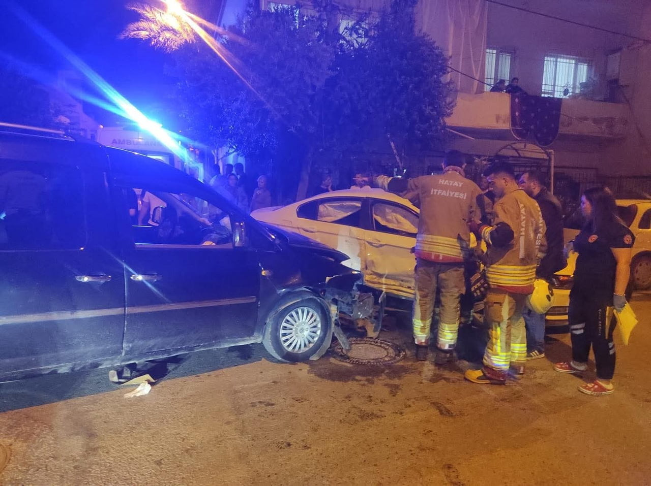 ASA İSKENDURUN'DA TRAFİK KAZASI: 4 YARALI (FOTOĞRAFLI) CEMAL KILINÇ HATAY (İHA) - HATAY’IN...