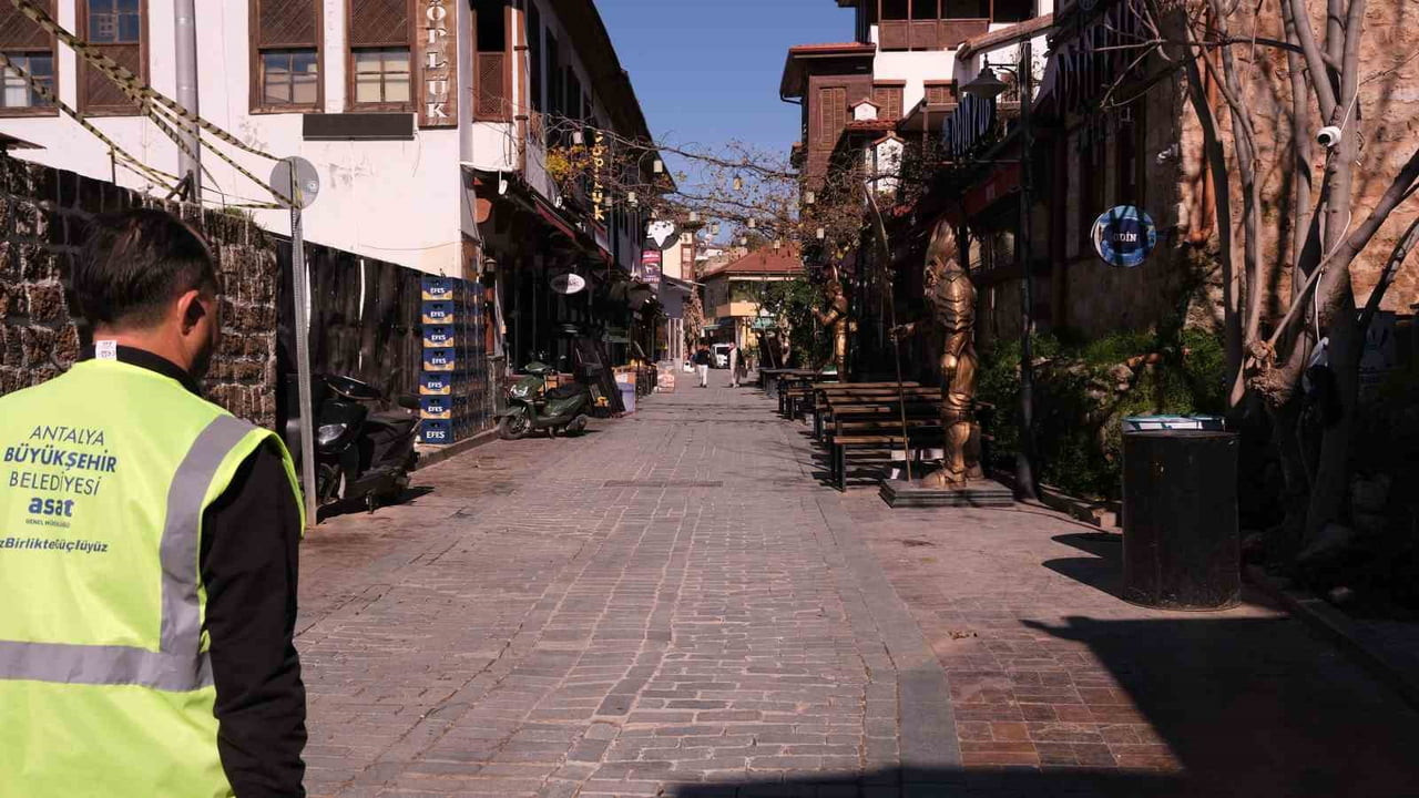 ASAT GENEL MÜDÜRLÜĞÜ, KENTİN TARİHİ DOKUSUYLA ÖNE ÇIKAN KALEİÇİ SOKAKLARINDA 10 KİLOMETRELİK...