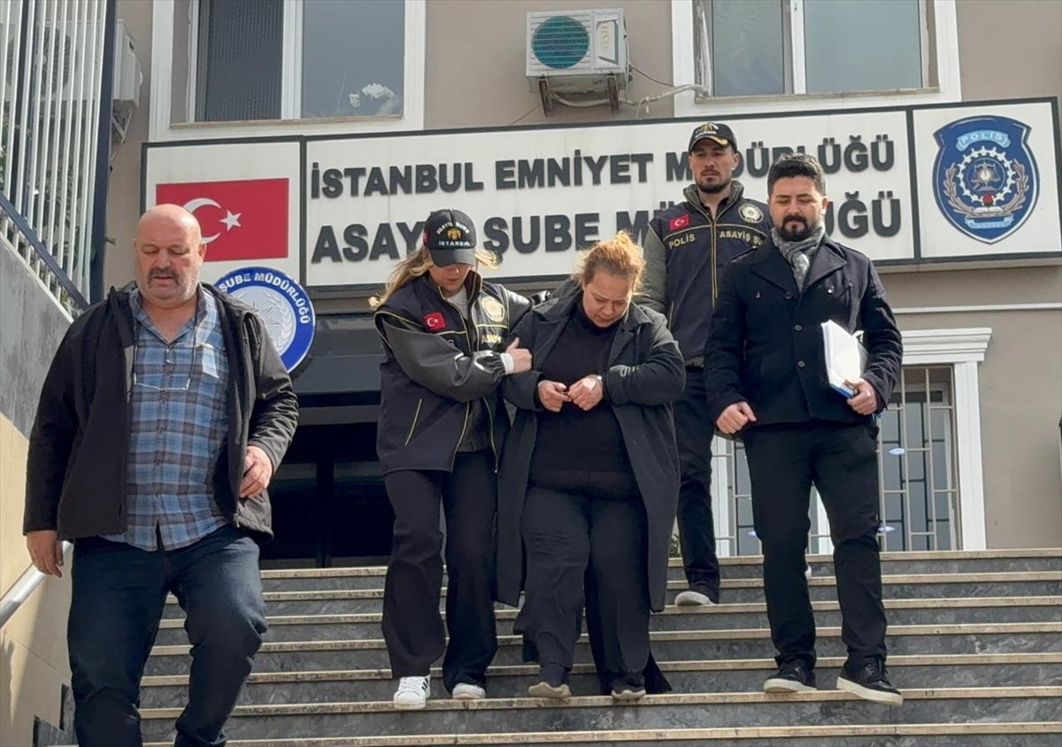 Asayiş Şube Müdürlüğü Cinayet Büro Amirliği ekipleri, 24 Mart'ta Kulaksız Mahallesi'nde evde ölü...