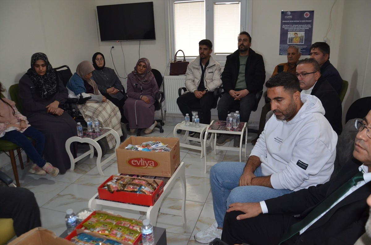 Askeri kargo uçağının Gürcistan-Azerbaycan sınırında düşmesi sonucu şehit olan askerler için...