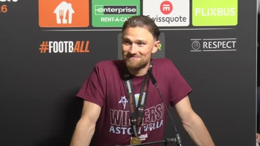 Aston Villa'nın başarılı savunmacısı Matty Cash, UEFA Avrupa Ligi zaferinden dolayı çok mutlu...