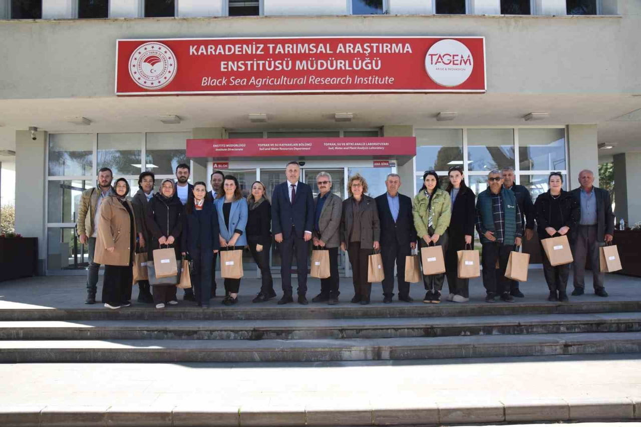 ATAKUM BELEDİYESİ ORGANİZASYONUYLA MAHALLE MUHTARLARI, KARADENİZ TARIMSAL ARAŞTIRMA...
