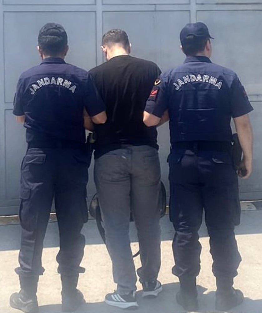 ATAKUM İLÇESİNDE EVİNDE UYUŞTURUCU ELE GEÇİRİLEN ŞAHIS, JANDARMANIN TAKİBİYLE GİZLENDİĞİ ADRESTE...