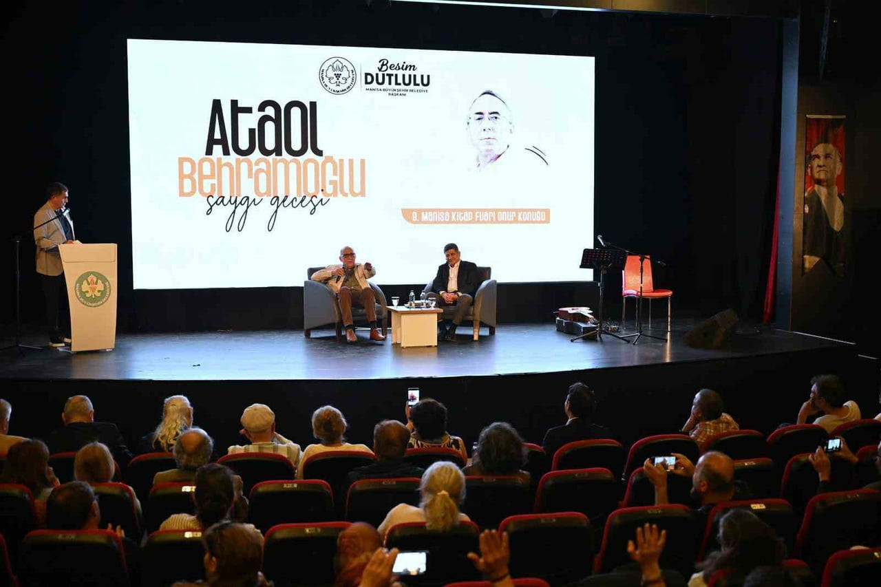 ATAOL BEHRAMOĞLU, "SAYGI GECESİ" PROGRAMI KAPSAMINDA MANİSALILARLA BULUŞTU.