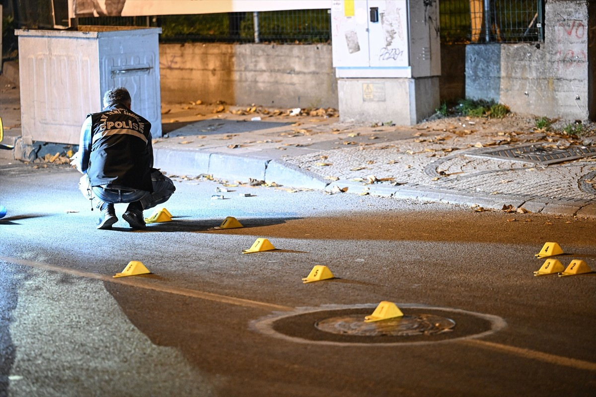 Ataşehir'de güzellik merkezi olarak faaliyet gösteren iş yerine silahlı saldırıda bulunan...