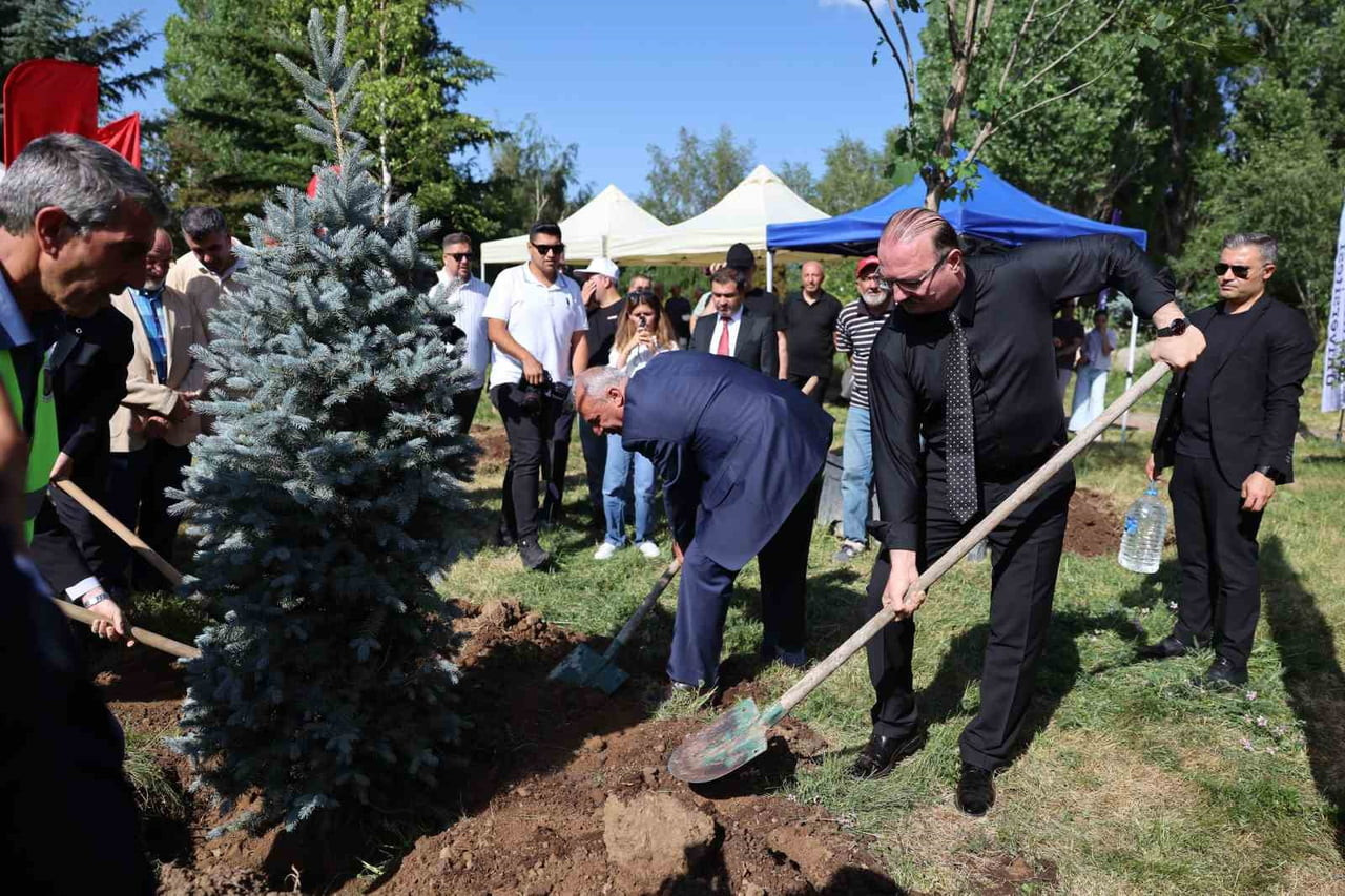 ATATÜRK ÜNİVERSİTESİ ATA BOTANİK PARKI’NDA "DİRENİŞTEN DİRİLİŞE: 10. YILDA 10 YETİŞKİN AĞAÇ...