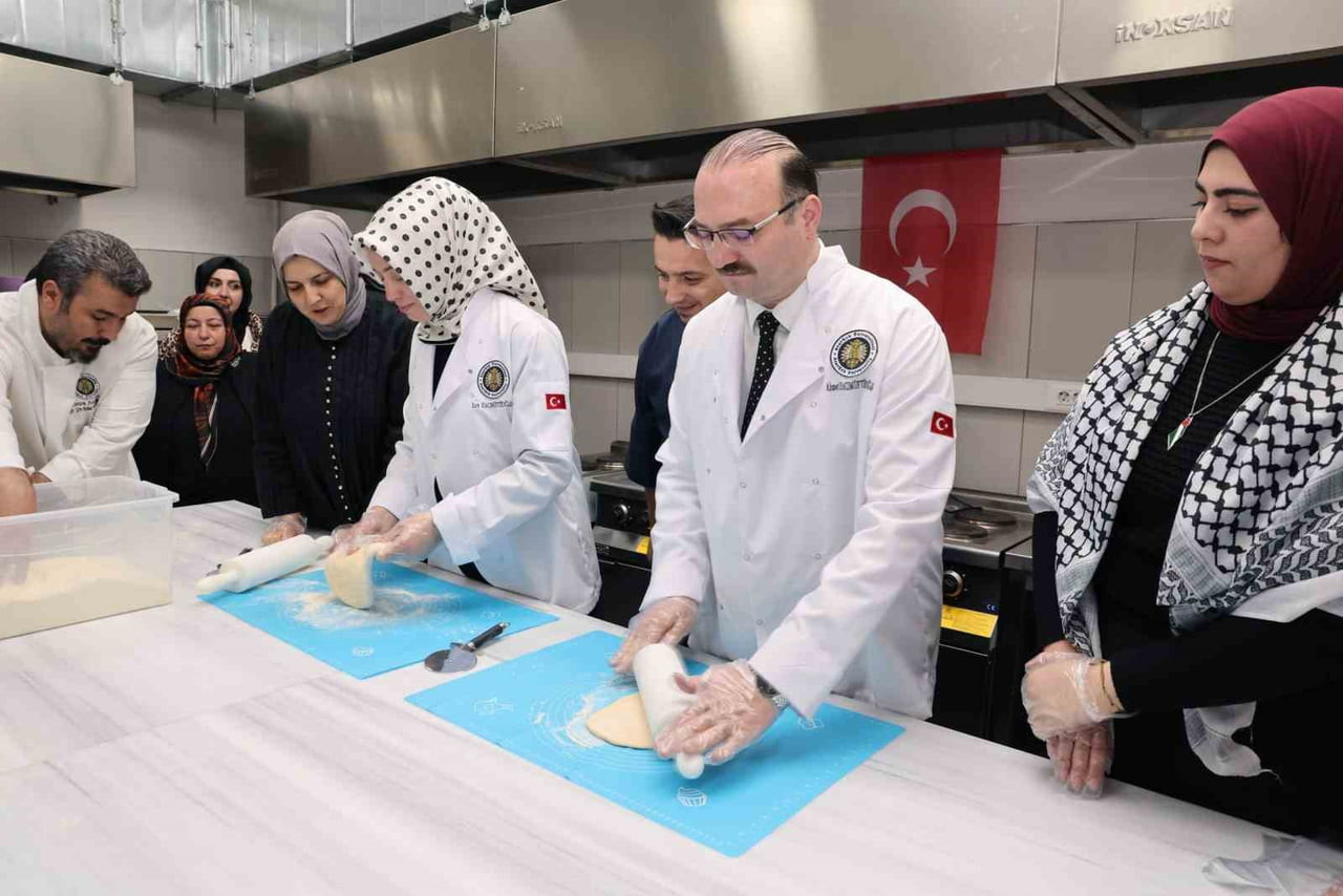ATATÜRK ÜNİVERSİTESİ TURİZM FAKÜLTESİ İLE GÜZEL SANATLAR FAKÜLTESİ İŞ BİRLİĞİNDE DÜZENLENEN “TÜRK...