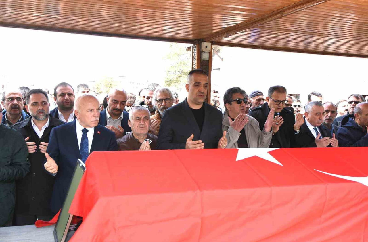 AV. FARUK TERZİOĞLU’NUN CENAZESİ NARMANLI CAMİİ’NDE CUMA NAMAZI SONRASI KILINAN CENAZE NAMAZININ...
