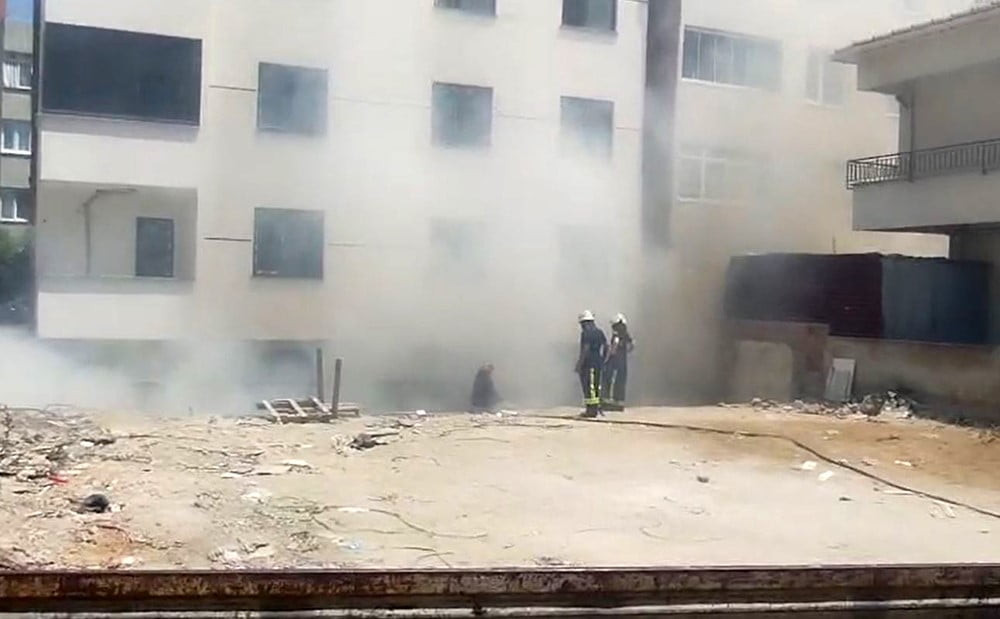 AVCILAR'DA 5 KATLI METRUK BİNADA ÇIKAN YANGIN ÇEVREDE PANİĞE NEDEN OLDU