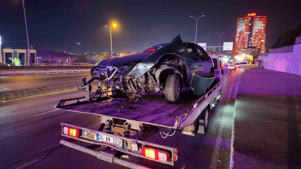 AVCILAR'DA ALKOLLÜ SÜRÜCÜ KAZA YAPTI