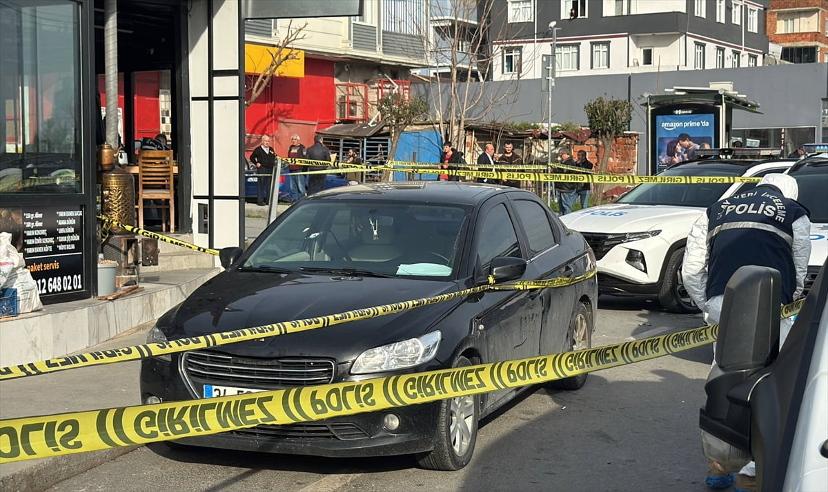 Avcılar'da aracının içerisinde oturan kişi uğradığı silahlı salıdırı sonucu yaralandı. İhbar...