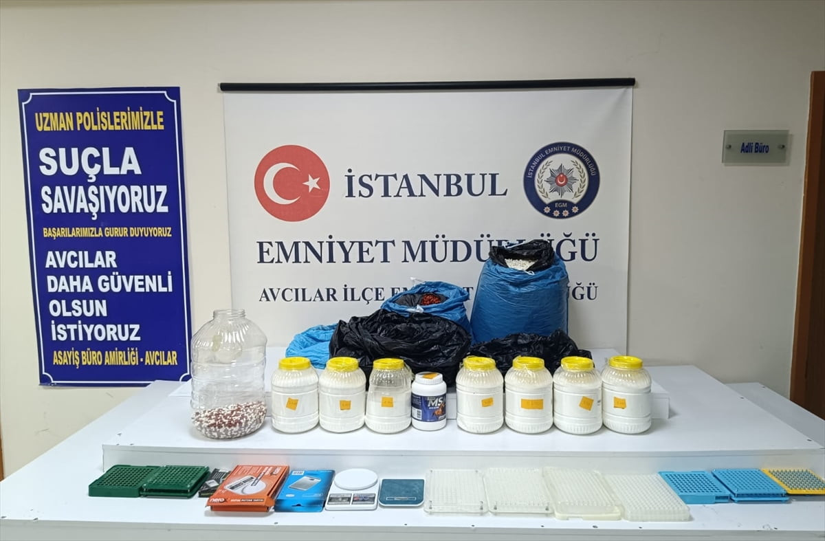 Avcılar'da uyuşturucu operasyonunda gözaltına alınan 3 şüpheliden 2'si tutuklandı. Yapılan...