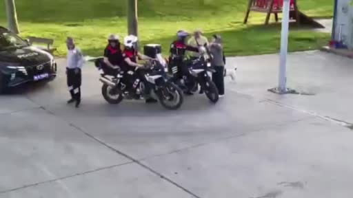 Avcılar’da yunus polisinden dronlu denetim: Şüpheli bir kişinin üzerinden uyuşturucu...