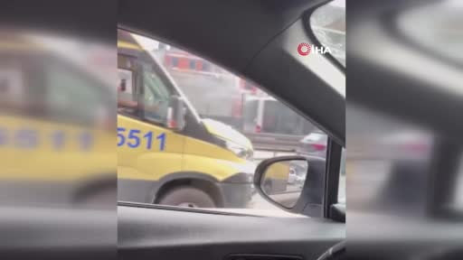 Avcılar’dan Bahçelievler istikametine giden metrobüste henüz belirlenemeyen bir nedenle yangın...
