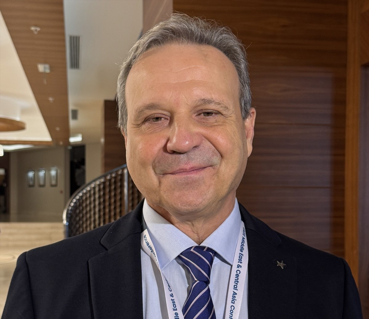 Avrasya E-Mobilite Derneği Başkanı Haluk Sayar, enerji konferansı için geldiği Antalya'da, AA...