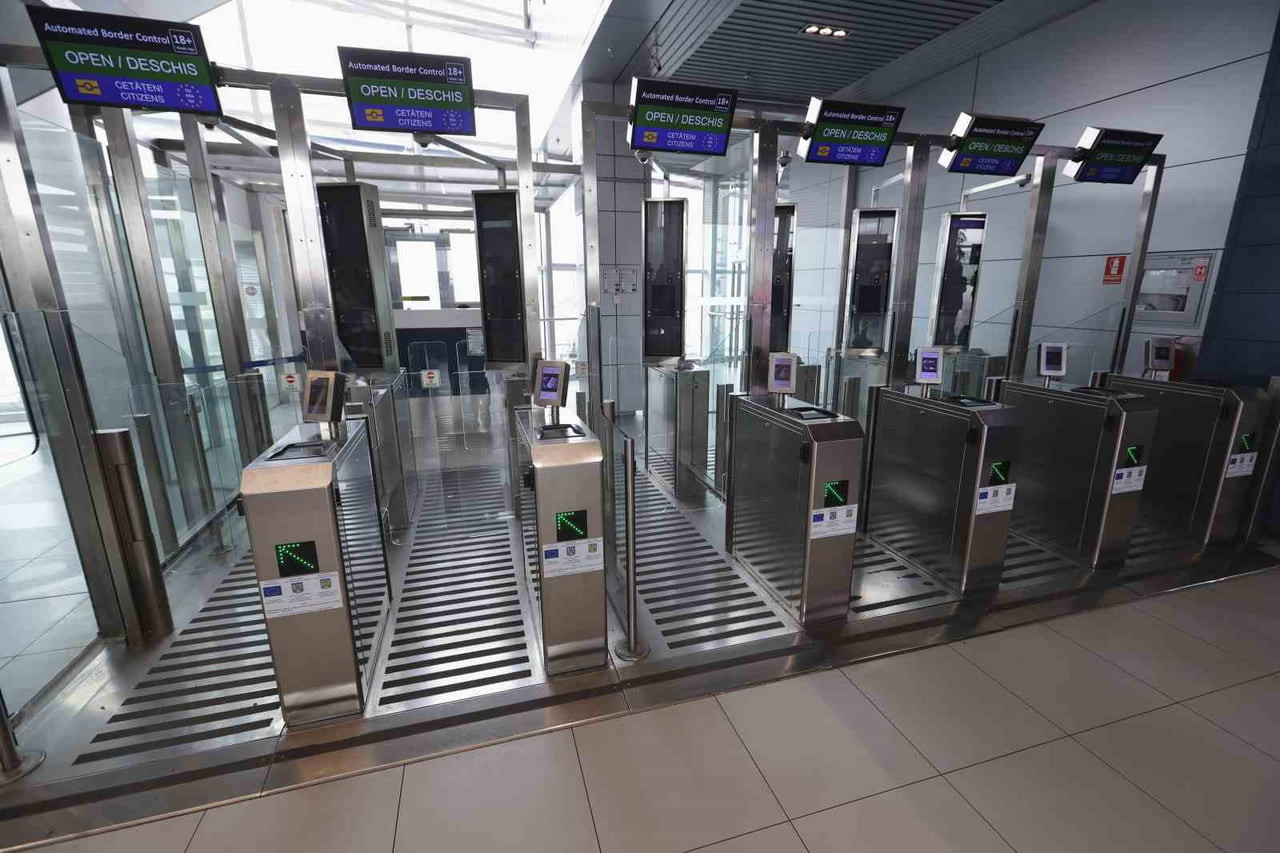 AVRUPA BİRLİĞİ’NİN PASAPORT TARAMASININ YANI SIRA PARMAK İZİ VE FOTOĞRAF GEREKTİREN YENİ DİJİTAL...