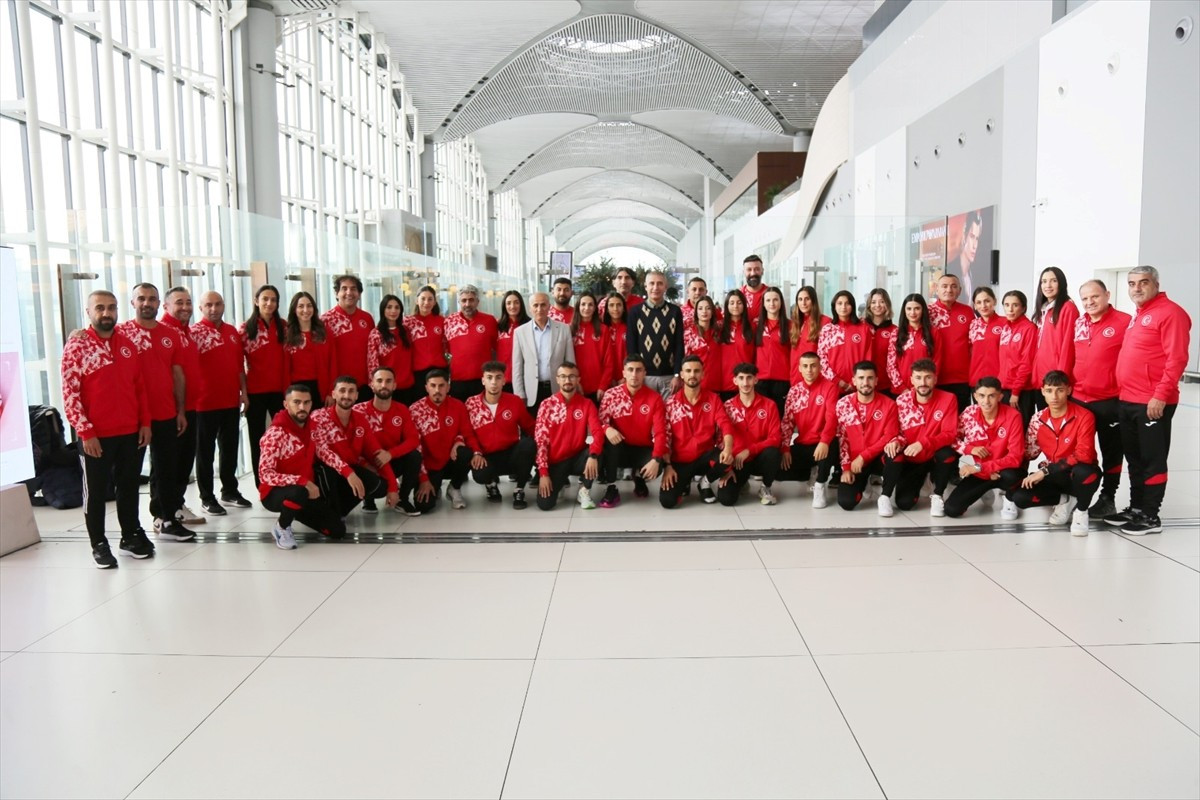 Avrupa Kros Şampiyonası'nda mücadele edecek Atletizm Milli Takımı, Portekiz'e gitti. Türkiye...