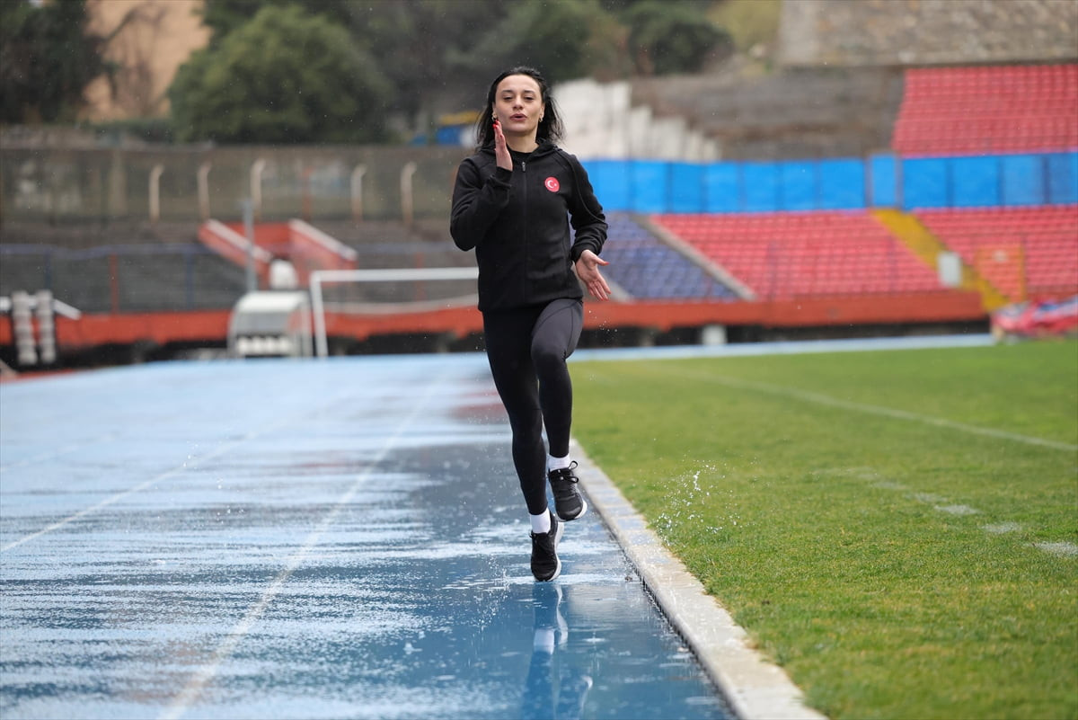 Avrupa ve Balkan şampiyonu milli atlet Melike Malkoç, Sırbistan'da 21 Şubat'ta düzenlenecek Balkan...