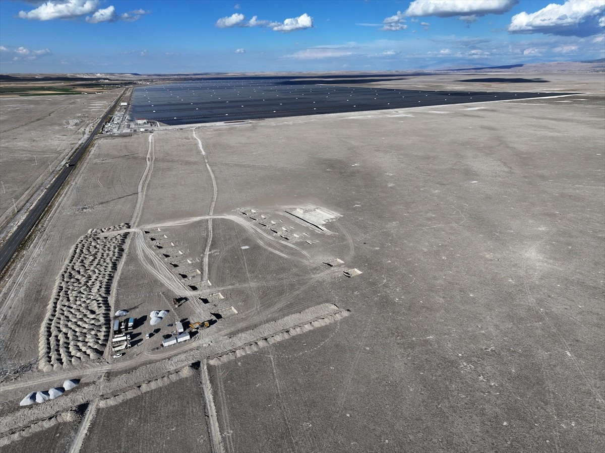 Avrupa'nın en büyük, dünyanın sayılı büyüklükteki güneş enerjisi santrallerinden biri olan Kalyon...