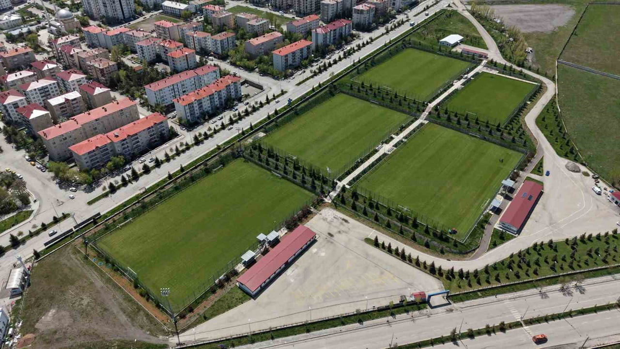 AVRUPA’NIN GÖZBEBEĞİ ERZURUM PALANDÖKEN YÜKSEK İRTİFA KAMP MERKEZİ, 2026-2027 FUTBOL SEZONUNA...