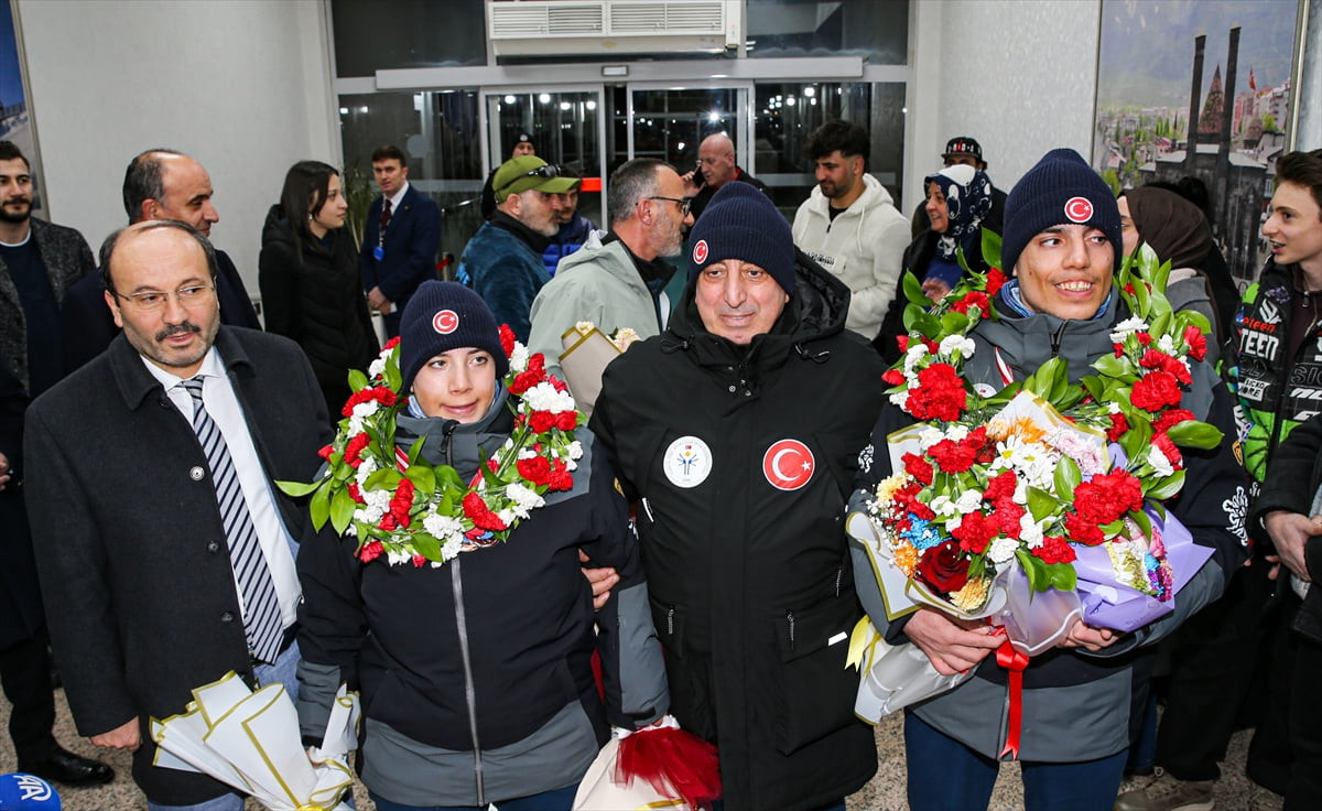Avusturya'da düzenlenen yarışlarda madalya kazanan otizmli ikiz kardeş milli kayakçı Muhsin Murat...