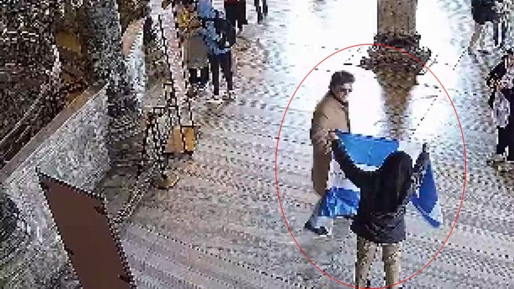 AYASOFYA-İ KEBİR CAMİ-İ ŞERİFİ'NDE YUNANCA "YA ORTODOKS OL YA DA ÖL" YAZILI BİZANS BAYRAĞIYLA...