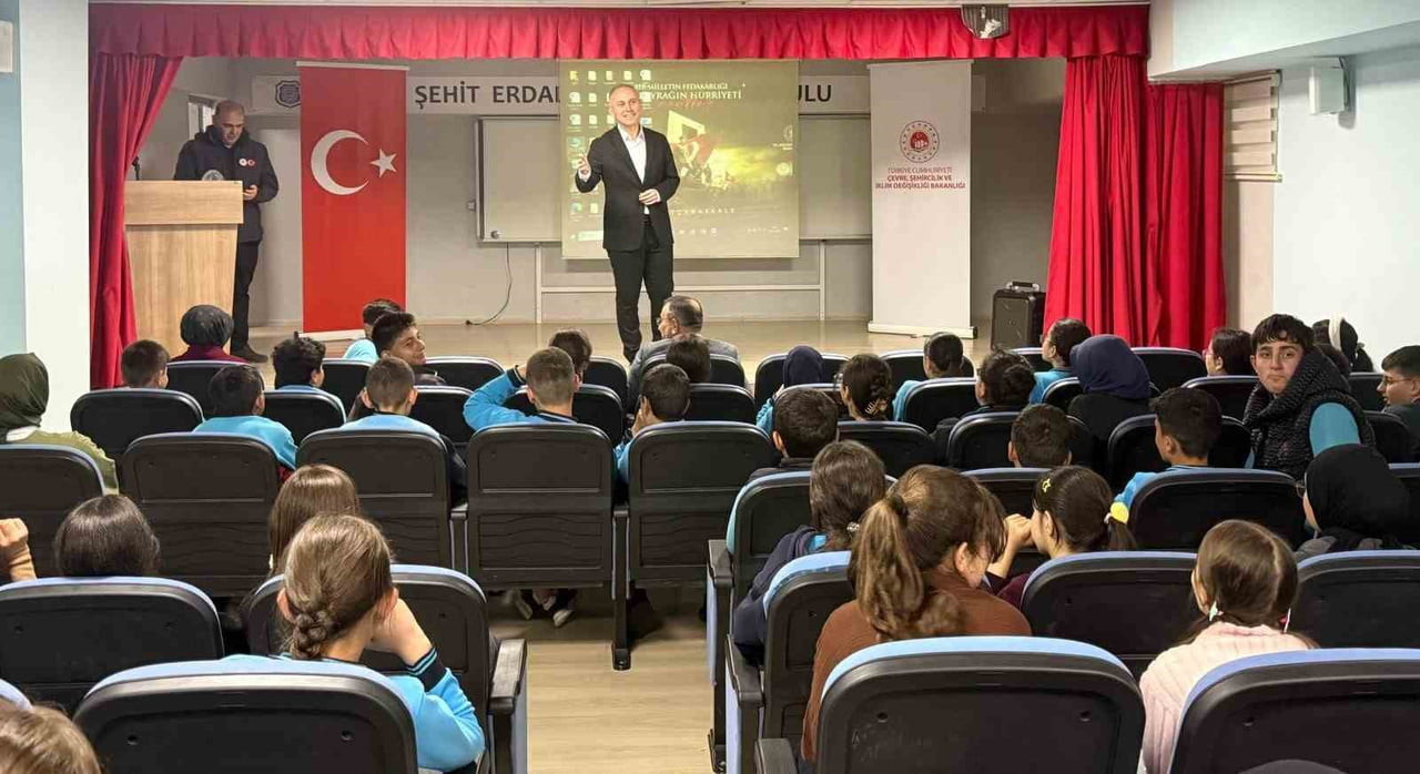 AYBURT’TA ÖĞRENCİLERE SIFIR ATIK VE ÇEVRE BİLİNCİ ANLATILDI