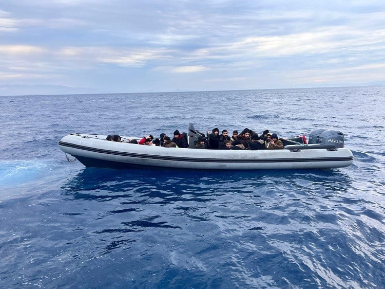 AYDIN AÇIKLARINDA GÖÇMEN OPERASYONU: 25 YAKALANDI