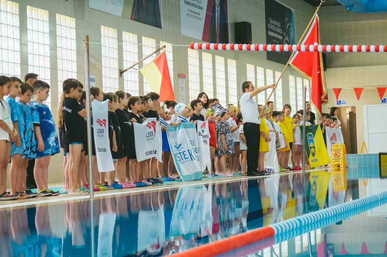 AYDIN ADNAN MENDERES ÜNİVERSİTESİ (ADÜ) YÜZME HAVUZU’NDA DÜZENLENEN OKUL SPORLARI MİNİKLER YÜZME...