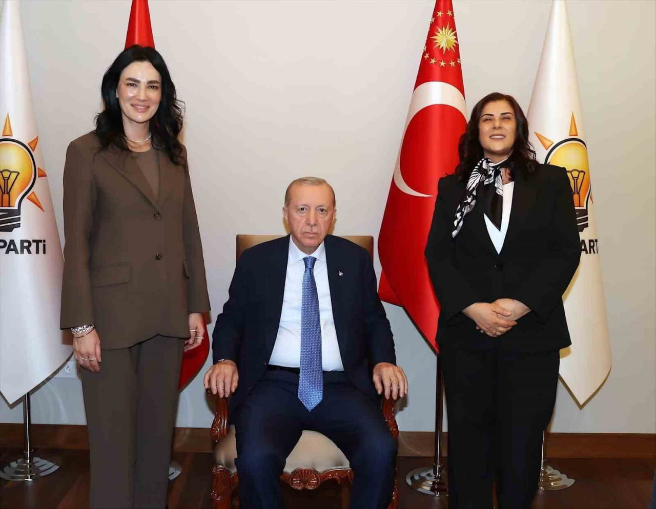 AYDIN BÜYÜKŞEHİR BELEDİYE BAŞKANI ÖZLEM ÇERÇİOĞLU, CUMHURBAŞKANI RECEP TAYYİP ERDOĞAN’I, AK PARTİ...