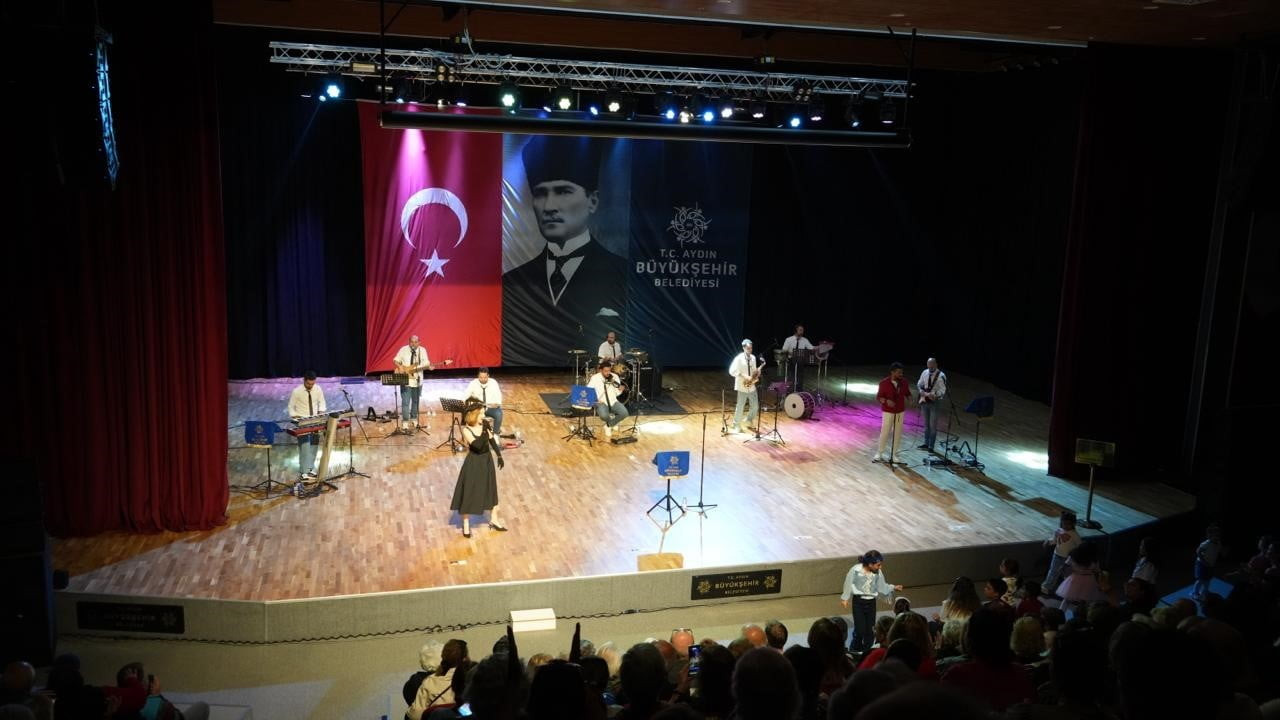AYDIN BÜYÜKŞEHİR BELEDİYESİ TARAFINDAN DÜZENLENEN KÜLTÜR VE SANAT ŞENLİĞİ KAPSAMINDA TİYATRODAN...