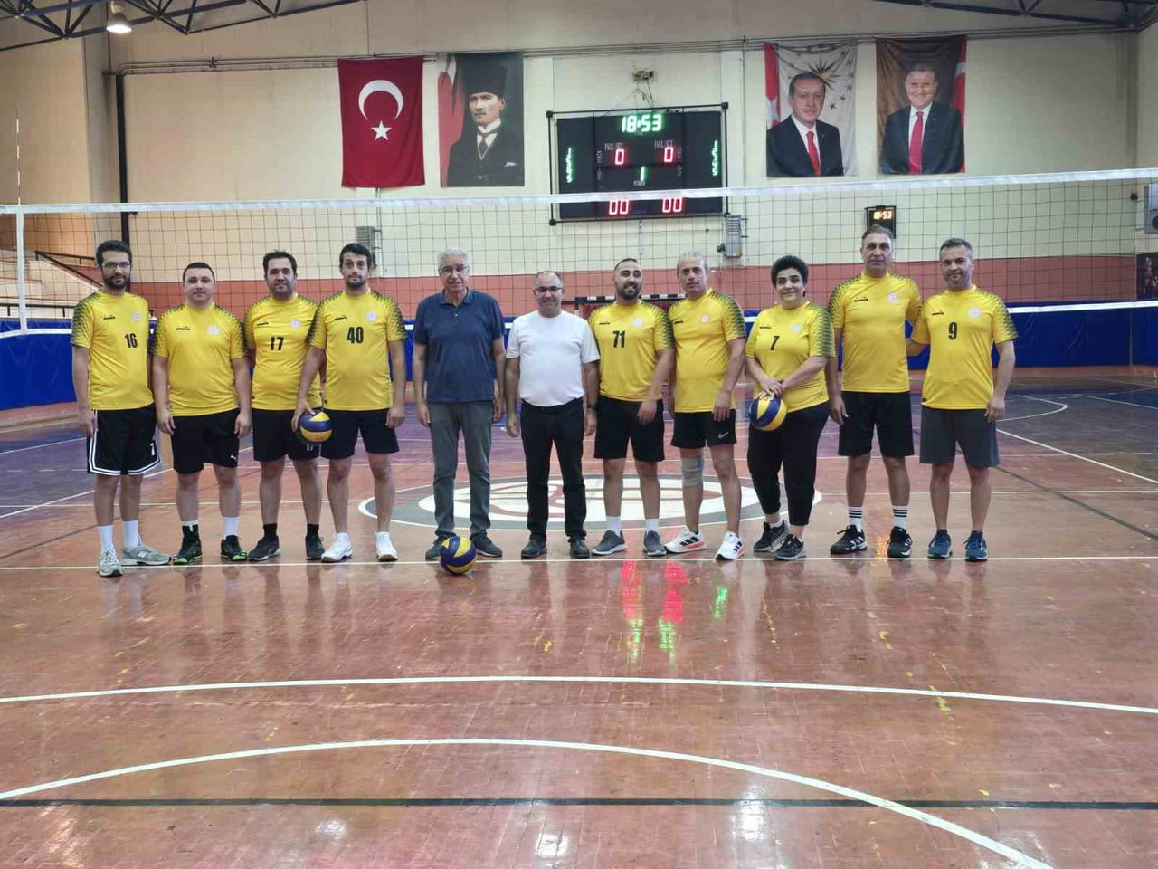 AYDIN KURUMLAR ARASI VOLEYBOL TURNUVASI ÇEYREK FİNALİNDE SAHAYA ÇIKAN KÖŞK İLÇE MİLLİ EĞİTİM...