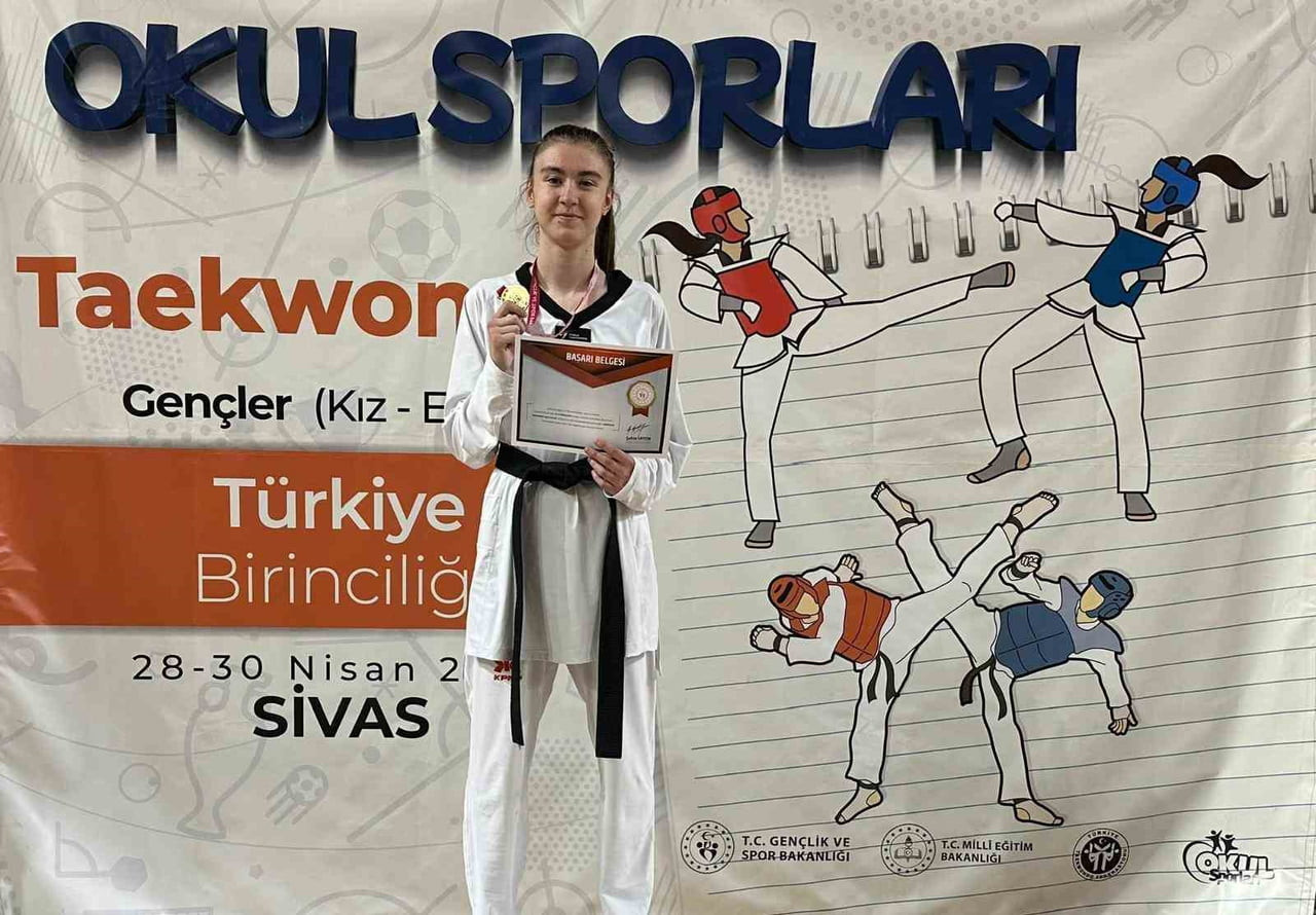 AYDIN LİSESİ ÖĞRENCİSİ NAİLE NUR ÖZFİDAN, TEKVANDO ALANINDA ELDE ETTİĞİ ULUSAL VE ULUSLARARASI...