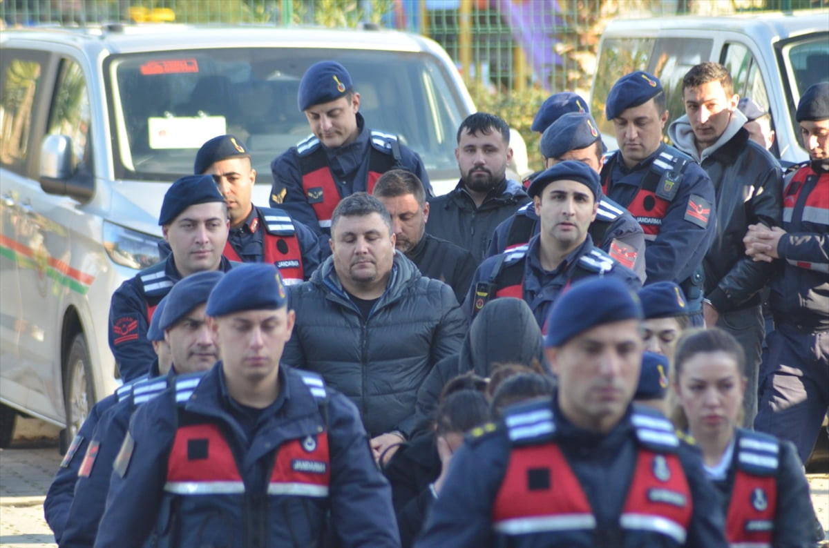 Aydın merkezli 3 ilde düzenlenen "nitelikli dolandırıcılık" operasyonunda üreticilerin incir ve...