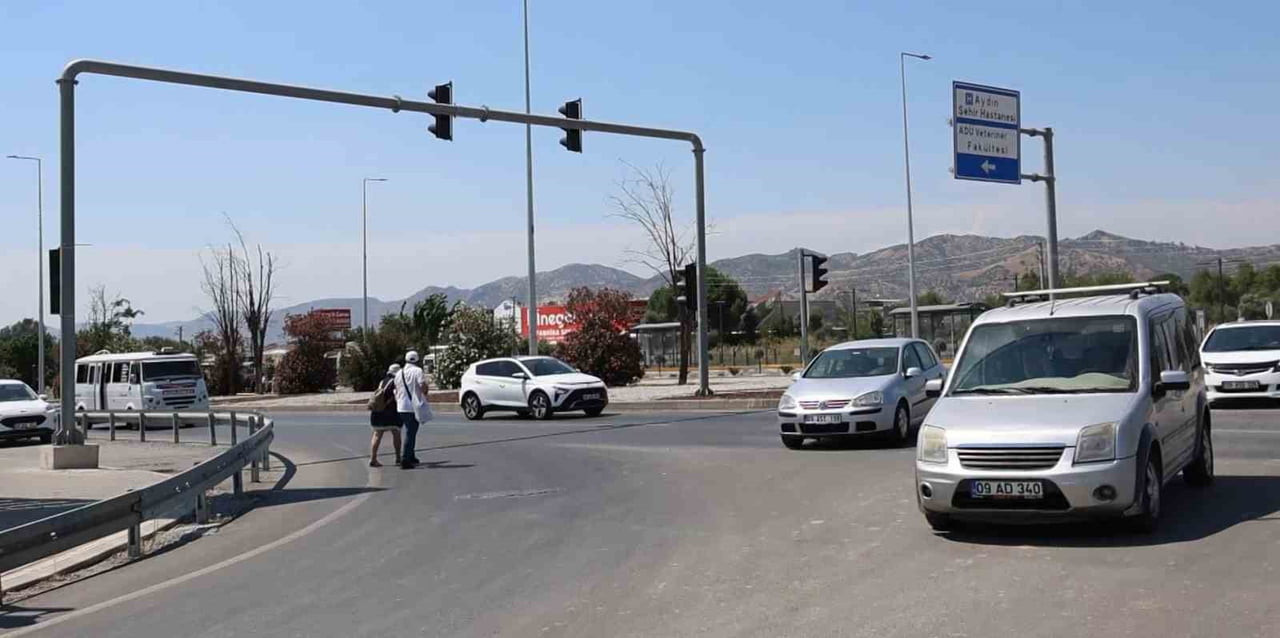 AYDIN ŞEHİR HASTANESİ'NE ULAŞIMDA YAŞANAN YAYA GÜVENLİĞİ SORUNU, HASTALAR VE HASTA YAKINLARININ...