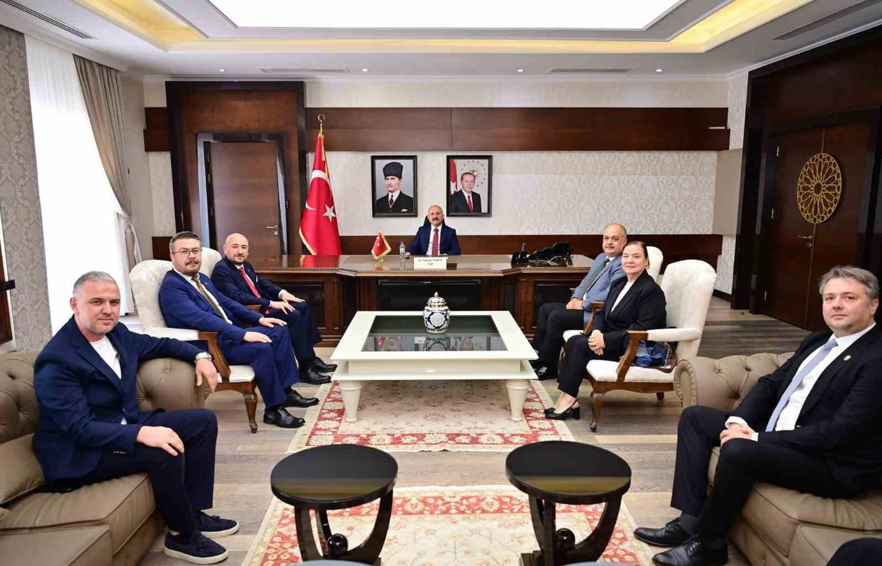 AYDIN TİCARET ODASI BAŞKANI HAKAN ÜLKEN VE YÖNETİM KURULU ÜYELERİ, AYDIN VALİLİĞİ GÖREVİNE...