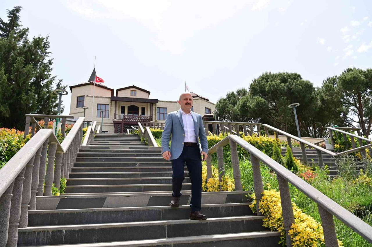 AYDIN VALİSİ DR. OSMAN VAROL, ADNAN MENDERES DEMOKRASİ MÜZESİ’Nİ ZİYARET EDEREK TÜRKİYE’NİN...