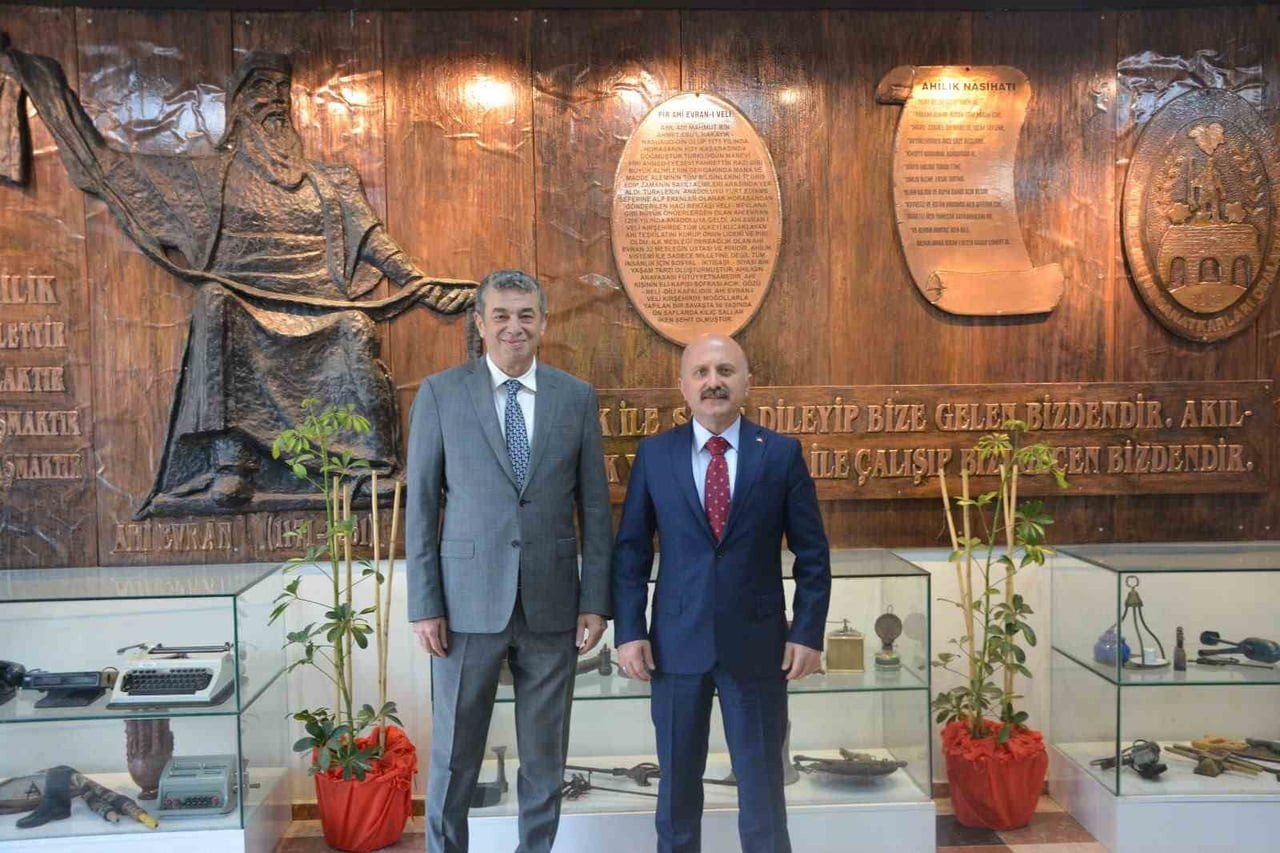 AYDIN VALİSİ DR. OSMAN VAROL, AYDIN ESNAF VE SANATKÂRLAR ODALARI BİRLİĞİ (AYESOB) YÖNETİM KURULU...