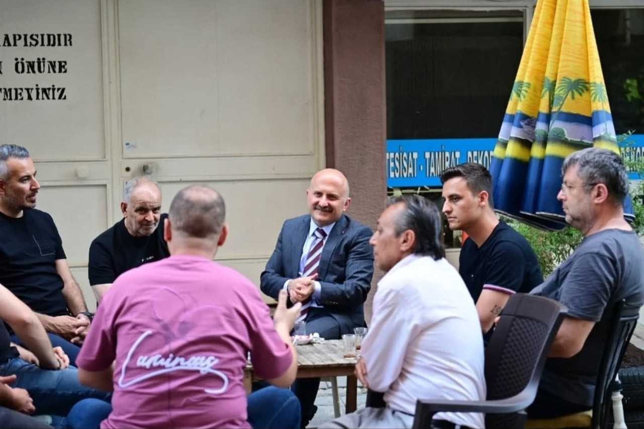 AYDIN VALİSİ DR. OSMAN VAROL, GENÇLİK CADDESİ'NDEKİ ESNAFI ZİYARET EDEREK HAYIRLI KAZANÇLAR...