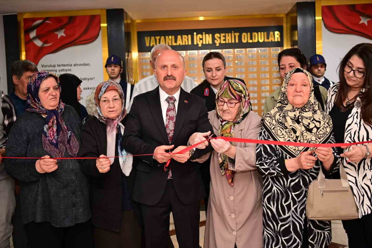 AYDIN VALİSİ DR. OSMAN VAROL, İL JANDARMA KOMUTANLIĞI’NDA 154 AYDINLI ŞEHİDİN HATIRASINA...