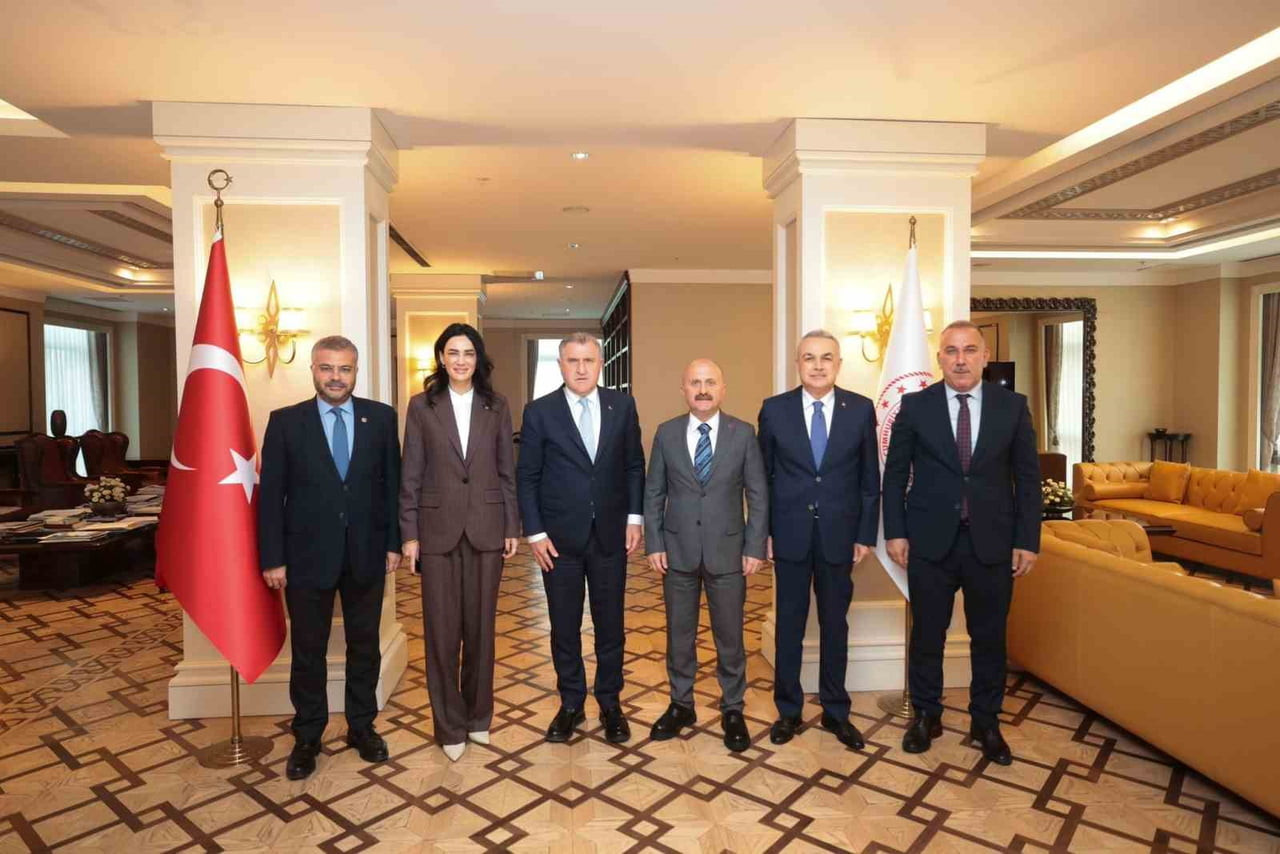 AYDIN VALİSİ DR. OSMAN VAROL, MİLLETVEKİLLERİ İLE BİRLİKTE GENÇLİK VE SPOR BAKANI OSMAN AŞKIN...