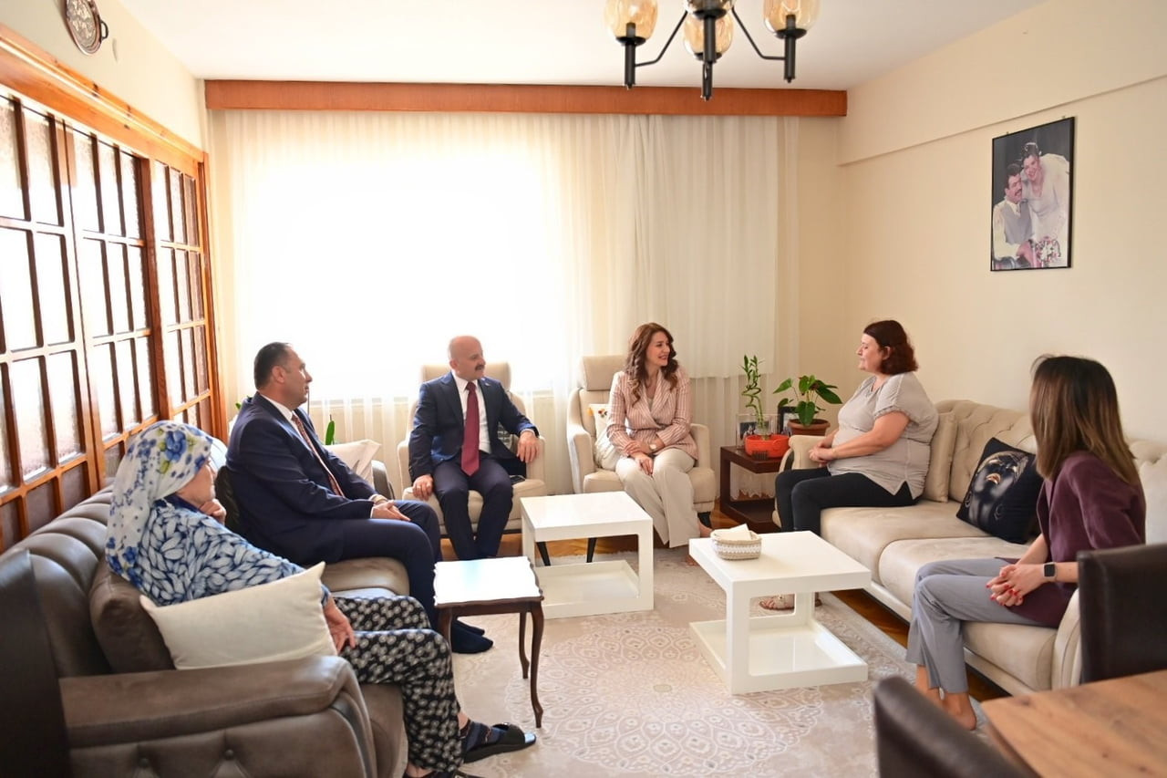 AYDIN VALİSİ OSMAN VAROL, KURBAN BAYRAMI DOLAYISIYLA ŞEHİT AİLELERİNE YÖNELİK ZİYARETLERİNİ...