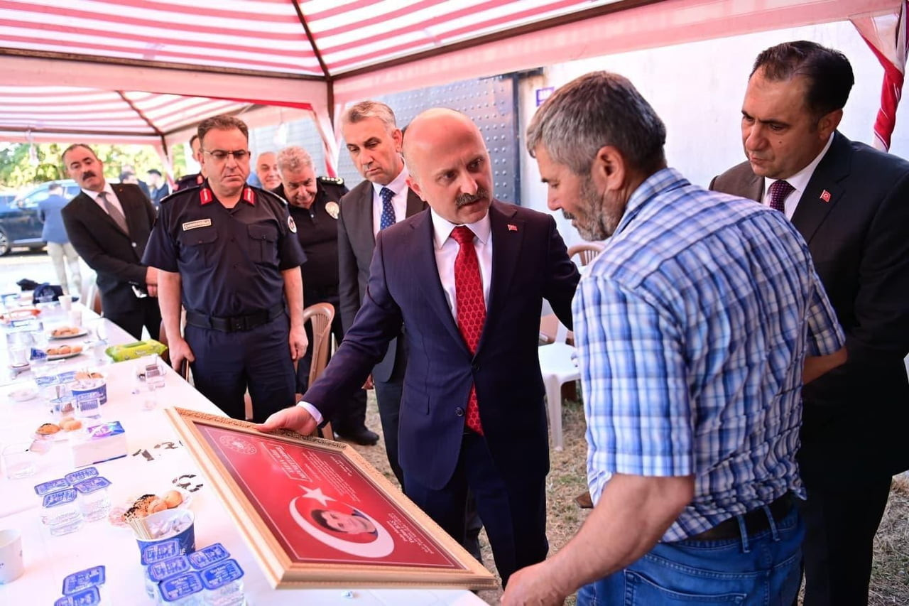 AYDIN VALİSİ OSMAN VAROL , MUĞLA’DA GÖREVİ BAŞINDA ŞEHİT OLAN AYDINLI POLİS MEMURU TAYFUN BAŞ’IN...