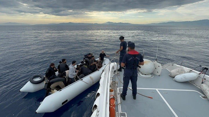 AYDIN'DA 19 DÜZENSİZ GÖÇMEN KURTARILDI