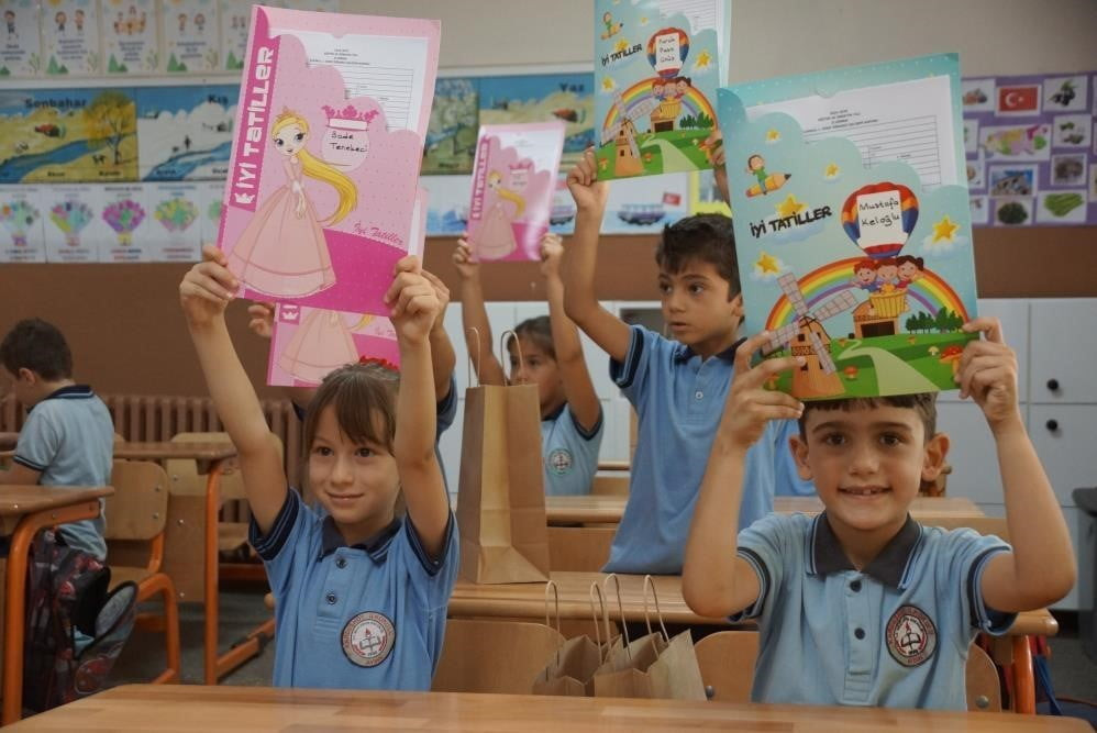 AYDIN'DA 2025-2026 EĞİTİM ÖĞRETİM YILININ TAMAMLANMASIYLA BİRLİKTE 190 BİN 553 ÖĞRENCİ KARNE...