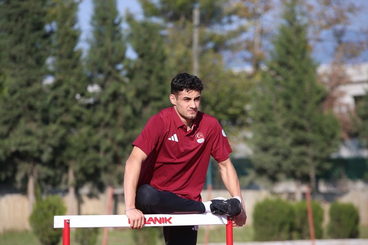 Aydın'da antrenörü olan babası Burak Uygun'un izinden giden milli atlet Koray Uygun, dünya...