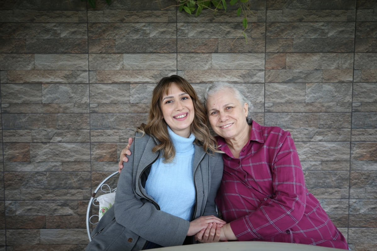 Aydın'da bacak ağrısı şikayetiyle gittiği hastanede lösemi (kan kanseri) olduğunu öğrenen 28...