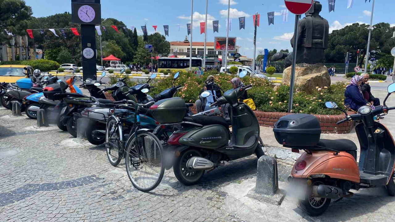 AYDIN'DA HER GEÇEN GÜN ARTAN ARAÇ SAYISI VE YOĞUNLAŞAN TRAFİK VATANDAŞLARI ALTERNATİF ULAŞIM...
