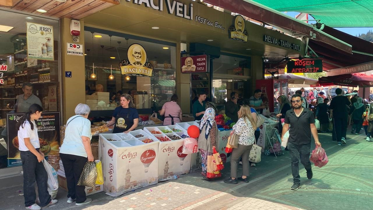 AYDIN'DA KURBAN BAYRAMI ARİFE GÜNÜ ÇARŞI VE PAZARLARDA HAREKETLİLİK YAŞANDI. BAYRAM HAZIRLIKLARINI...