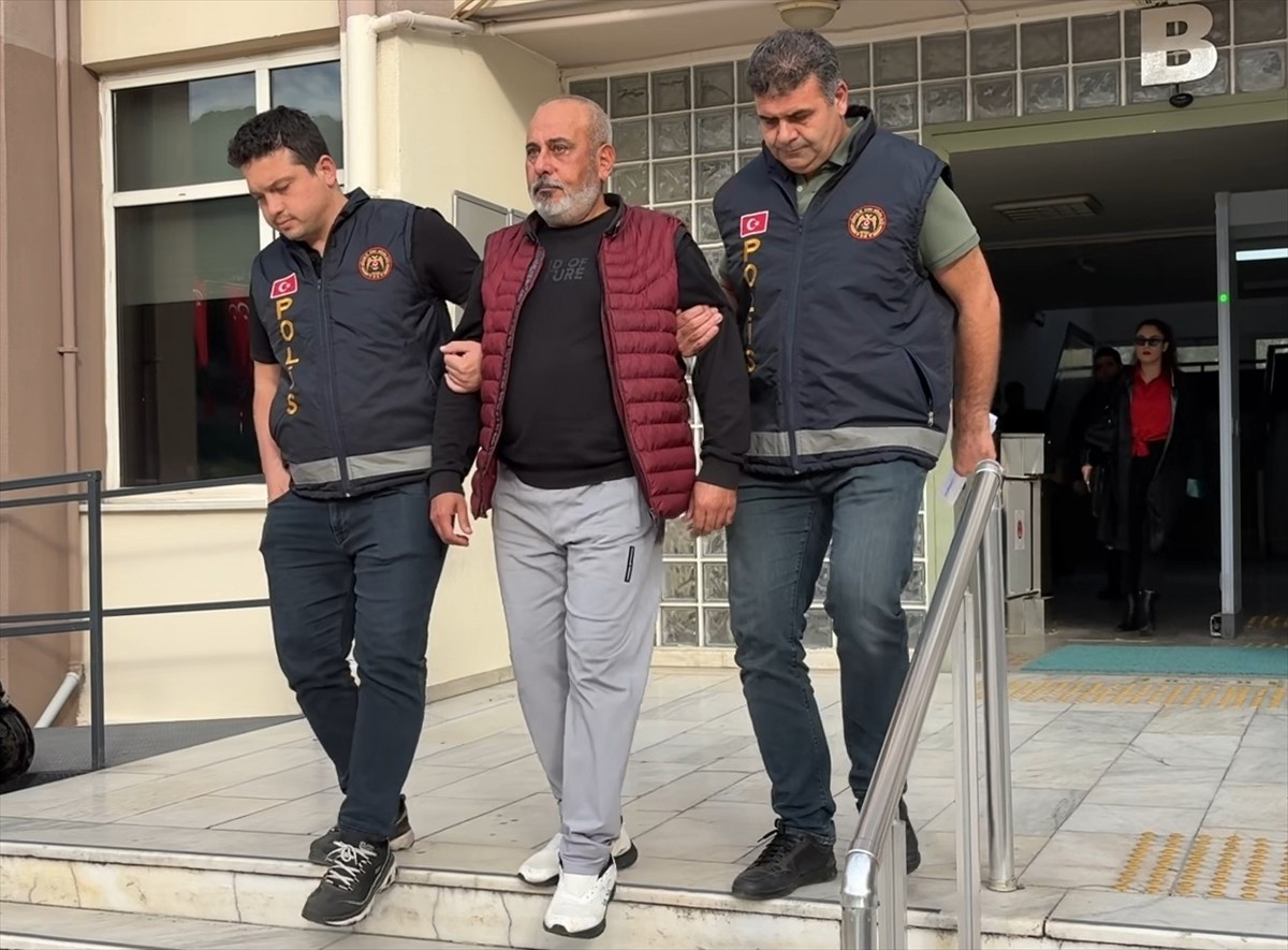 Aydın'da trafik denetimi sırasında polise hakaret ve tehdit içerikli sözler sarf eden alkollü...